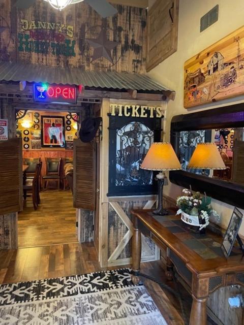 The Honky Tonk Cabin Long Valley Junction Exterior photo